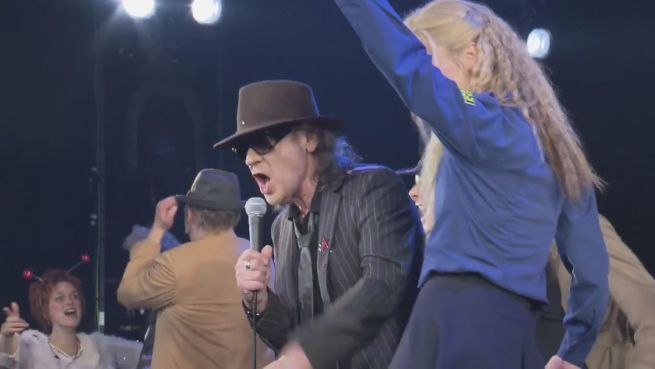 go to 'Hinterm Horizont': Udo Lindenberg rockt die Reeperbahn