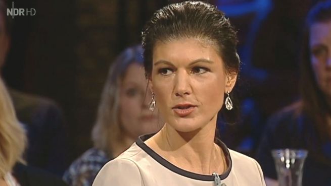 go to 'Trotzreaktion': Sahra Wagenknecht rudert zurück