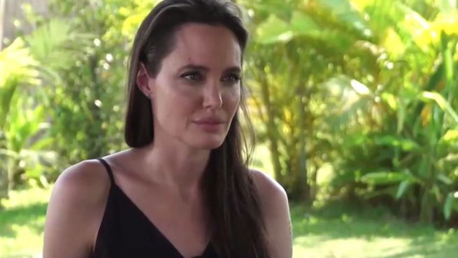 go to Trauer: Angelina Jolie spricht erstmals über Scheidung